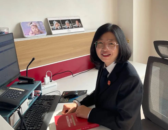 李艳法官