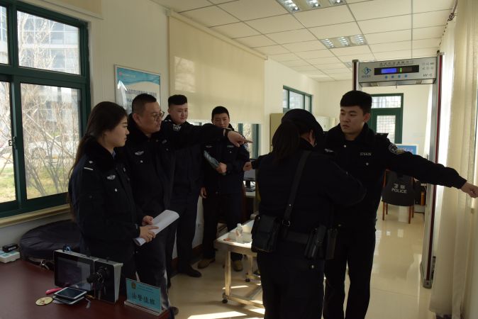 加强日常训练，提高安保能力